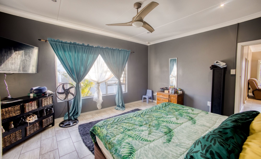 5 Bedroom Property for Sale in Gonubie Eastern Cape